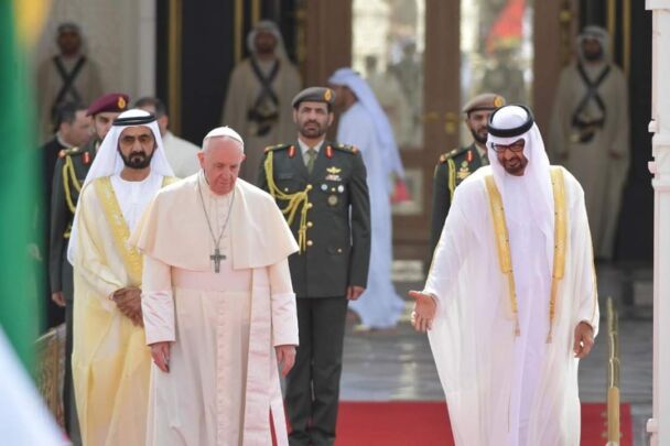 استقبال رسمي صباح اليوم للبابا فرنسيس في القصر الرئاسي في أبو ظبي