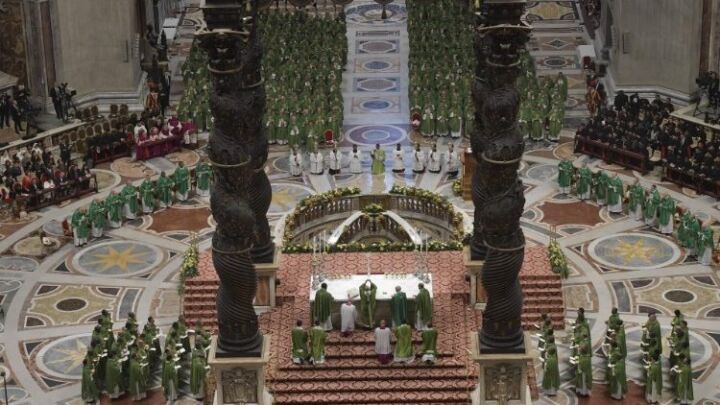البابا فرنسيس يترأس القداس الإلهي في بازيليك القديس بطرس احتفالا باليوم الإرسالي العالمي