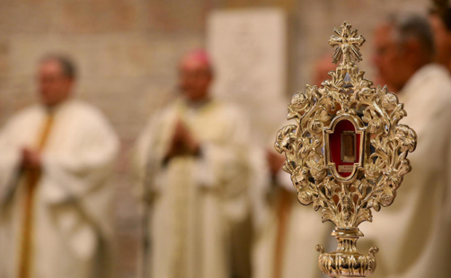 قطعة من ذخيرة مذود الطفل يسوع تعود إلى الأرض المقدسة