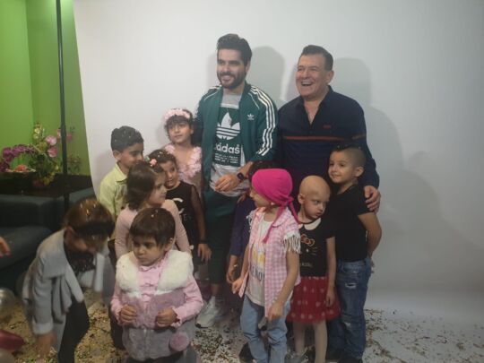 ما الذي جمع ناصيف زيتون مع أطفال Kids First مرضى السرطان