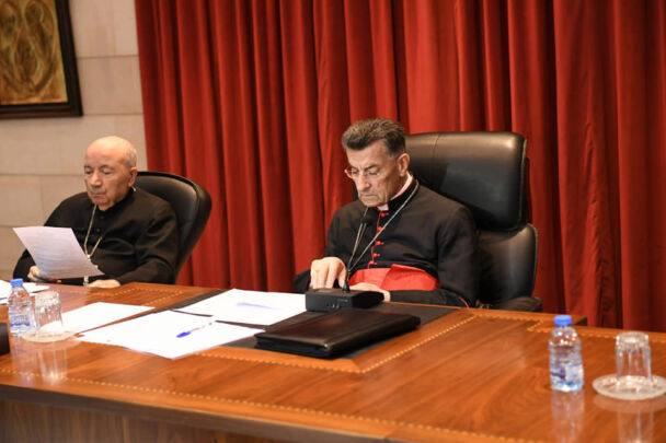 بيان المطارنة الموارنة الشهري: إن تمادي المسؤولين السياسيين في المُماطَلة يوقع أجيالنا الشابة والقوى الحيّة في تجربة هجرة الوطن من أجل تأمين مستقبلهم