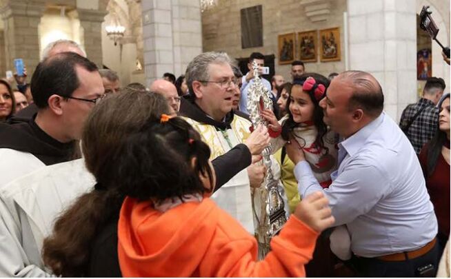 بدء احتفالات عيد الميلاد في بيت لحم مع وصول ذخيرة مذود المسيح