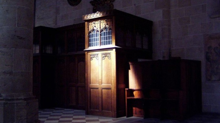 في كرسيّ الاعتراف...