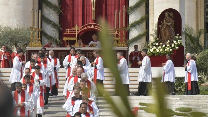 الفاتيكان يحتفل بعيد الفصح بدون المصلّين على خلفيّة تفشّي وباء كورونا