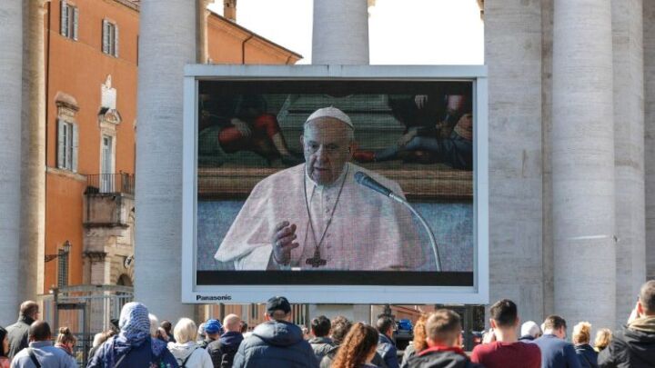 البابا فرنسيس ظهر اليوم يتلو صلاة التبشير الملائكي ويتحدث عن التجلي