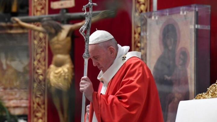 البابا فرنسيس هكذا أعيش حالة الطوارئ التي يسببها فيروس الكورونا