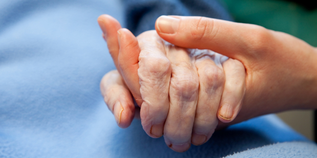 تجاوزتا المئة عام لكنهما نجحتا في هزيمة فيروس كورونا