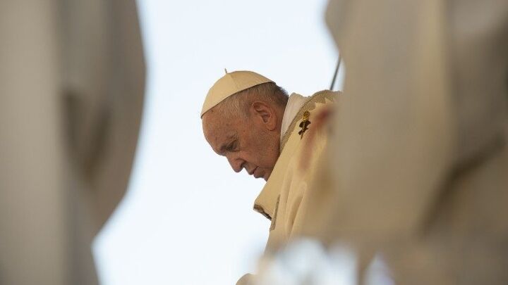 البابا فرنسيس يصلّي من أجل ضحايا أعمال العنف القائمة على أساس الدين أو المعتقد Vatican Media
