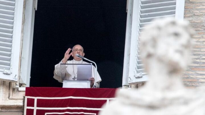 البابا فرنسيس لتساعدنا العذراء مريم لكي نقبل الروح القدس لكي نكون صانعي سلام