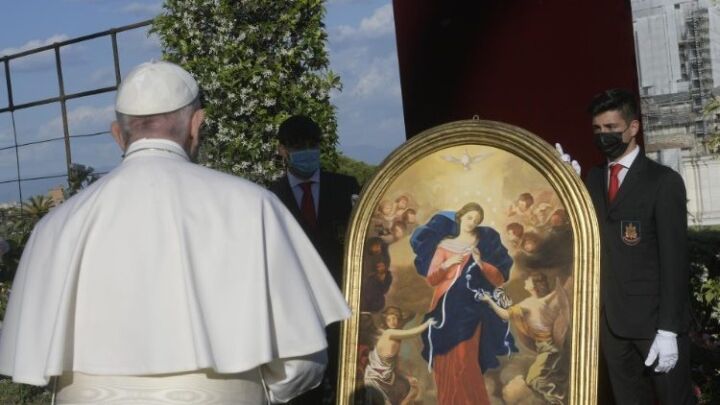 البابا فرنسيس لنسلك طريق الحوار والسلام!