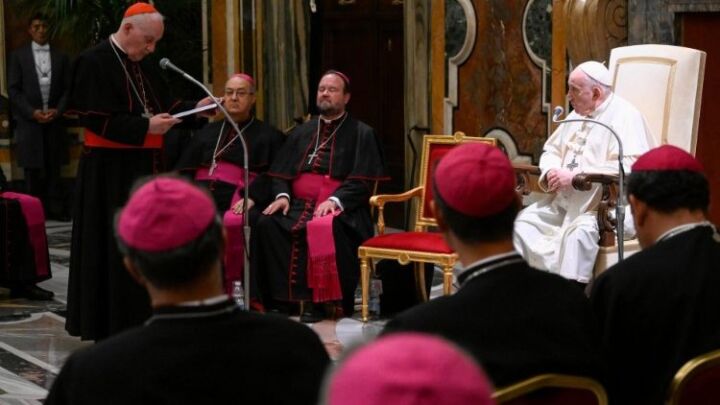الأساقفة الجدد لدى البابا-حوار مفتوح والدعوة لكي يكونوا -رعاة- قريبين من الفقراء (Vatican Media)