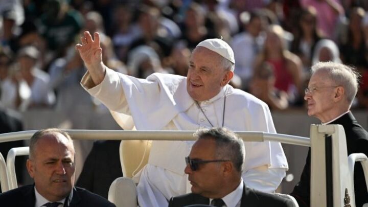 البابا يحث كل شخص على تحمل مسؤولياته