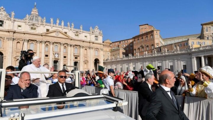 في مقابلته العامة مع المؤمنين البابا