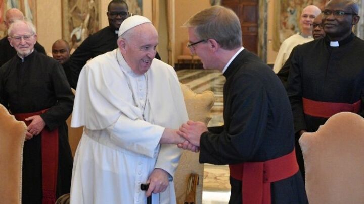 البابا فرنسيس الصوت الأول الذي علينا أن نصغي إليه هو صوت الروح القدس (Vatican Media)