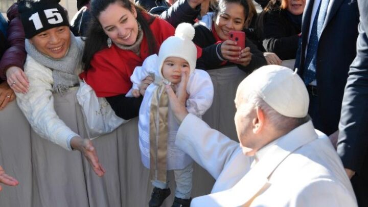 البابا فرنسيس في مقابلته العامة مع المؤمنين (Vatican Media)