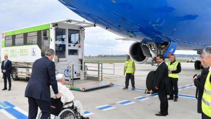 البابا فرنسيس يبدأ زيارته الرسوليّة إلى مملكة البحرين (Vatican Media)