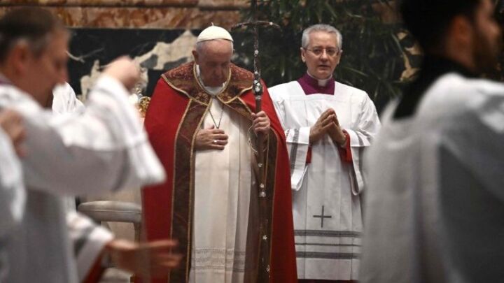 البابا يترأس القداس الإلهي على نية الكرادلة والأساقفة الذين ماتوا خلال العام الفائت