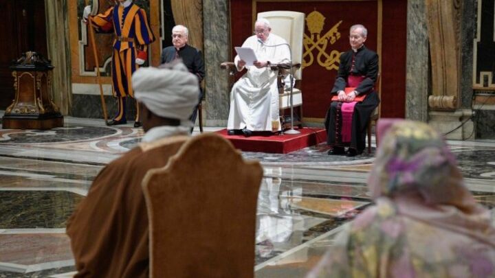 البابا فرنسيس يستقبل عددا من السفراء الجدد ويشدد على أهمية العمل الدبلوماسي لمواجهة مشاكل العالم