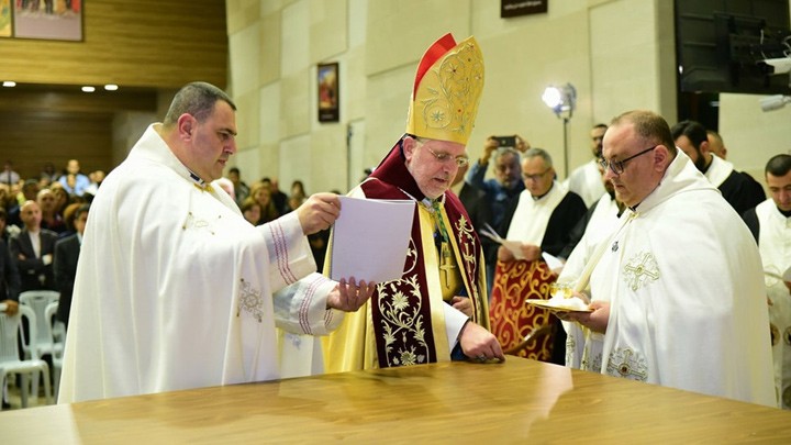 عون دشّن مذبح كنيسة مار زخيا عمشيت