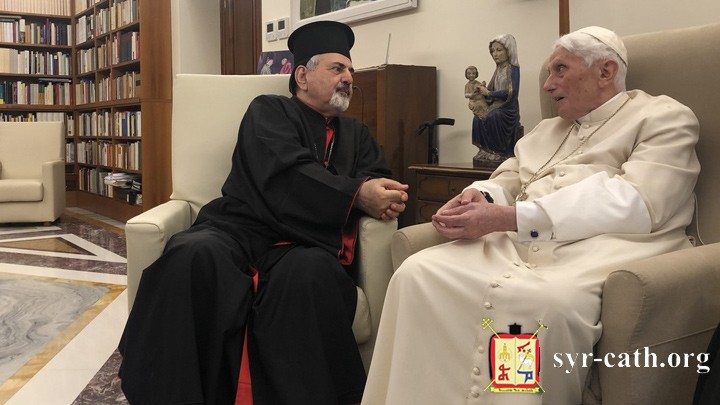 يونان يرفع الصّلاة من أجل صحّة بنديكتوس السّادس عشر