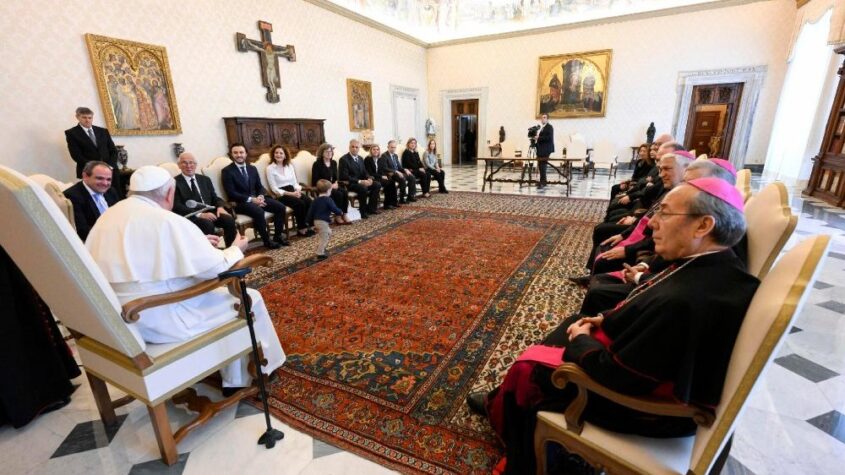 البابا يستقبل أعضاء اللجنة الأسقفية الإسبانية المعنية بشؤون الرسالة والتعاون مع الكنائس