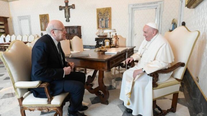 البابا فرنسيس يستقبل رئيس حكومة تصريف الأعمال في لبنان نجيب ميقاتي
