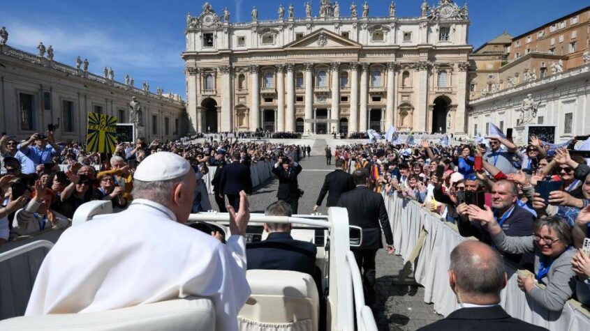 خطاب البابا إلى المشاركين في رحلة حجّ من أجل رفع الشكر لله على احتفال تطويب أرميدا باريلي