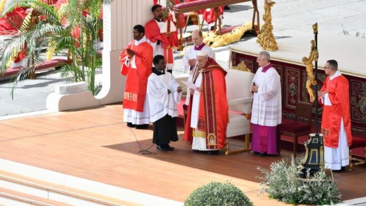 البابا فرنسيس يحتفل بالقداس الإلهي بمناسبة أحد الشعانين