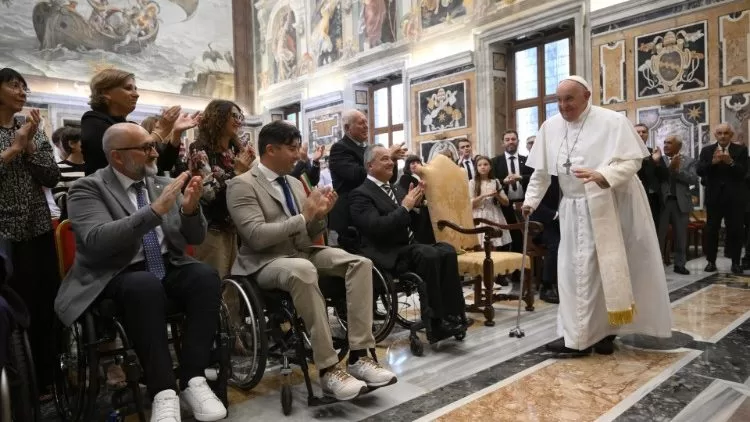 البابا فرنسيس يستقبل وفد الرابطة الوطنية الإيطالية لضحايا تشوهات وإعاقات العمل ١١ أيلول سبتمبر ٢٠٢٣ (VATICAN MEDIA Divisione Foto)