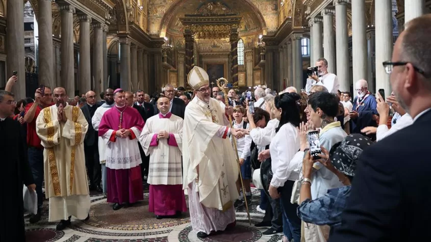 البطريرك بيتسابالا يترأس في بازيليك مريم الكبرى قداسه الأول بعد تعيينه كاردينالاً