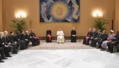 البابا يستقبل أعضاء اللجنة اللاهوتية الدولية ويحدثهم عن مجمع نيقية (Vatican Media)