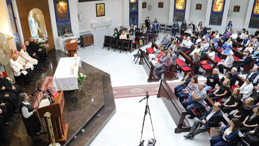 مطرانية اللاتين تنظم وقفة صلاة من أجل وقف العدوان على غزة