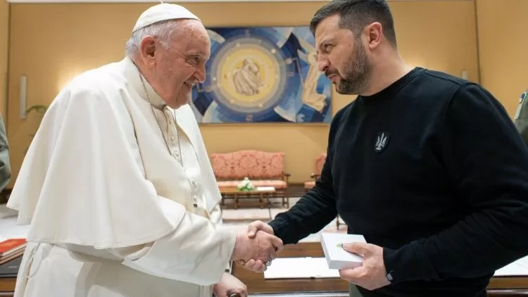 زيلينسكي يشكر البابا على دعمه لجهود السلام في أوكرانيا (Vatican Media)