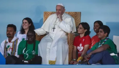 البابا فرنسيس للشباب: أنتم الرجاء الحي لكنيسة تسير! (AFP or licensors)