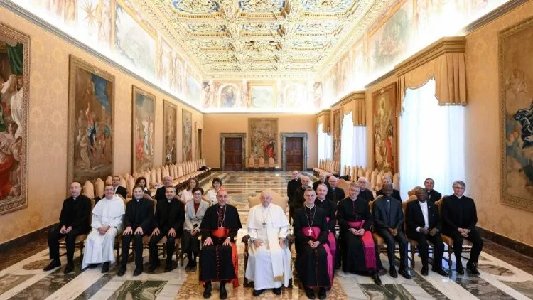 البابا يستقبل أعضاء اللجنة الحبرية البيبلية في ختام أعمال جمعيتهم العامة السنوية (VATICAN MEDIA Divisione Foto)