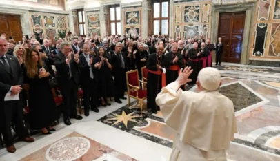البابا مستقبلا أعضاء المؤسسة البابوية Papal Foundation (Vatican Media)