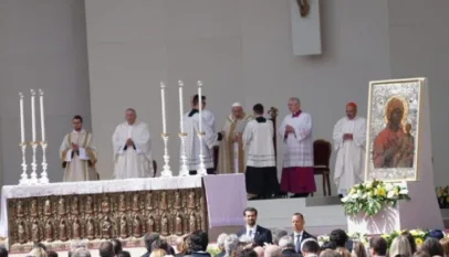 البابا يحتفل بالقداس الإلهي مختتمًا زيارته الرسولية إلى البندقية (ANSA)