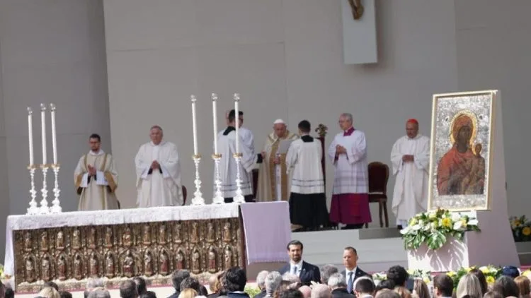 البابا يحتفل بالقداس الإلهي مختتمًا زيارته الرسولية إلى البندقية (ANSA)