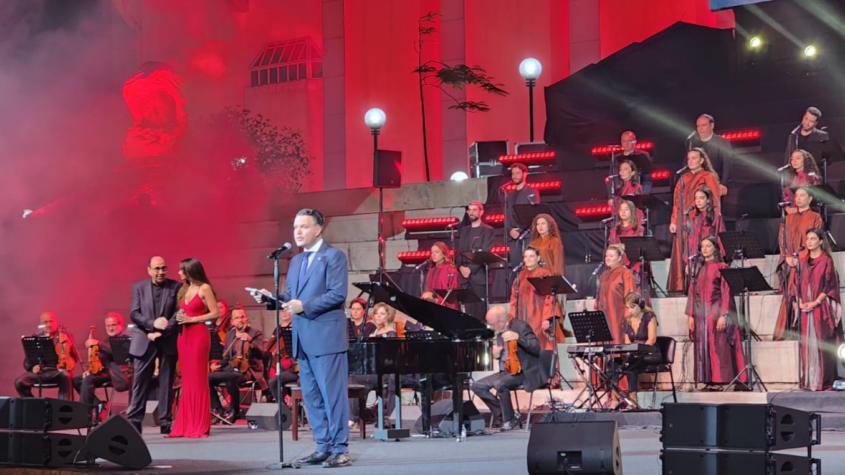 كلمات الاعلامي ماجد بو هدير ليلة الأمس في جامعة سيدة اللويز جعلت من لبنان شاباً كشموخ كأرزه