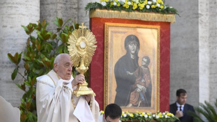 البابا فرنسيس: لنُعِد خُبز المحبّة إلى العالم