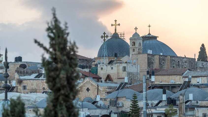 بطاركة ورؤساء كنائس القدس: قلقون بشأن فرض ضريبة عقارية على الكنائس