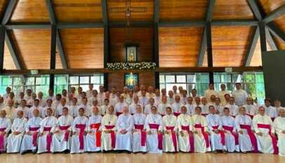 عظة المطران غالاغير خلال ترؤسه قداسا إلهيا في الفلبين مع أساقفة البلاد