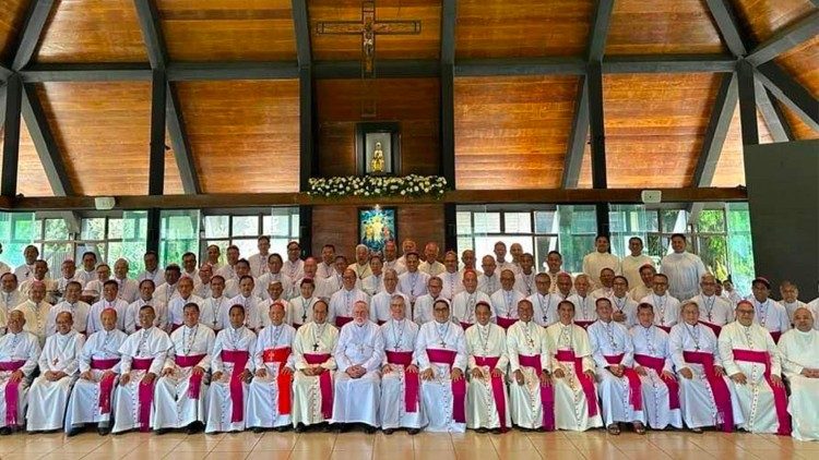 عظة المطران غالاغير خلال ترؤسه قداسا إلهيا في الفلبين مع أساقفة البلاد