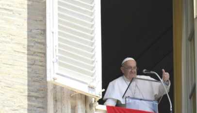 البابا فرنسيس يتلو صلاة التبشير الملائكي (VATICAN MEDIA Divisione Foto)