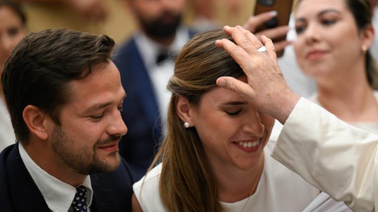 البابا فرنسيس في مقابلته العامة مع المؤمنين (VATICAN MEDIA Divisione Foto)