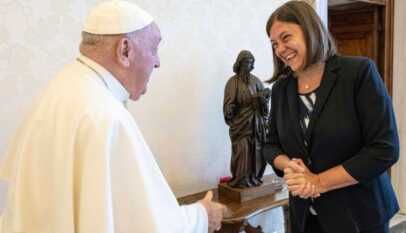 البابا يستقبل رئيسة جامعة القلب الأقدس إيلينا بيكالي (VATICAN MEDIA Divisione Foto)