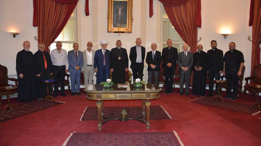 استقبل المطران يوسف سويف في دار المطرانية "قلاية الصليب" في طرابلس، رئيس اساقفة مدينة تولوز الفرنسية المطران غي دو كيريميل السامي الاحترام، ونائبه العام المونسنيور هيرفيه غانيارد