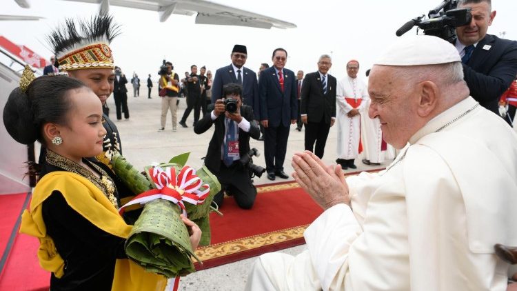 بارولين: البابا سيحمل القرب والسلام إلى آسيا وأوقيانيا (Vatican Media)