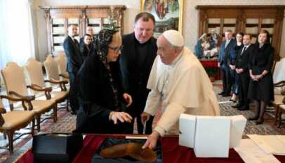 البابا فرنسيس يستقبل رئيسة جمهورية سلوفينيا (VATICAN MEDIA Divisione Foto)