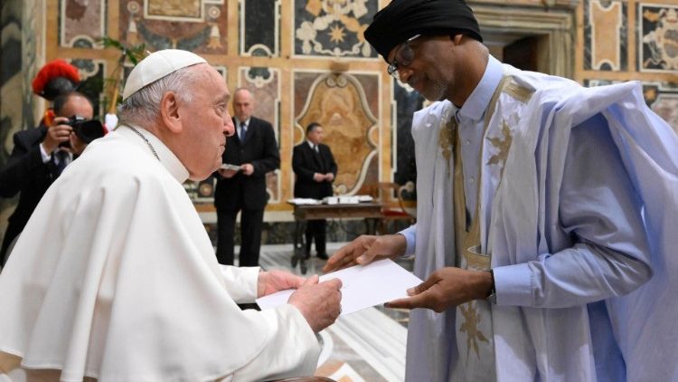 البابا فرنسيس يستقبل عددا من السفراء لمناسبة تقديم أوراق اعتمادهم لدى الكرسي الرسولي ٧ كانون الأول ديسمبر ٢٠٢٤ (ANSA)